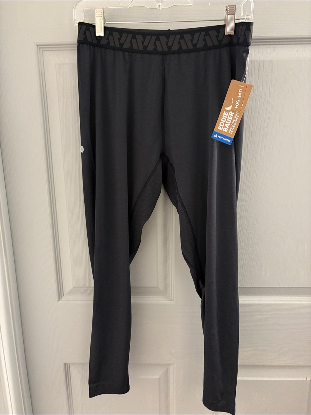 Eddie Bauer Women’s Black Athletic Leggings with Geometric Waistband. NWT